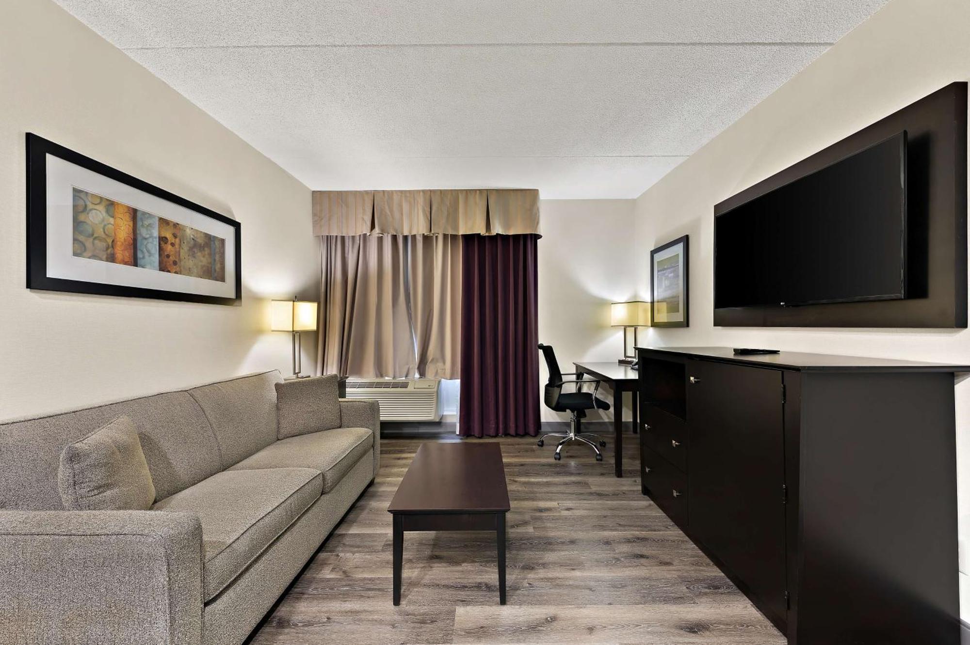 Best Western Plus Toronto North York Hotel & Suites Exterior photo